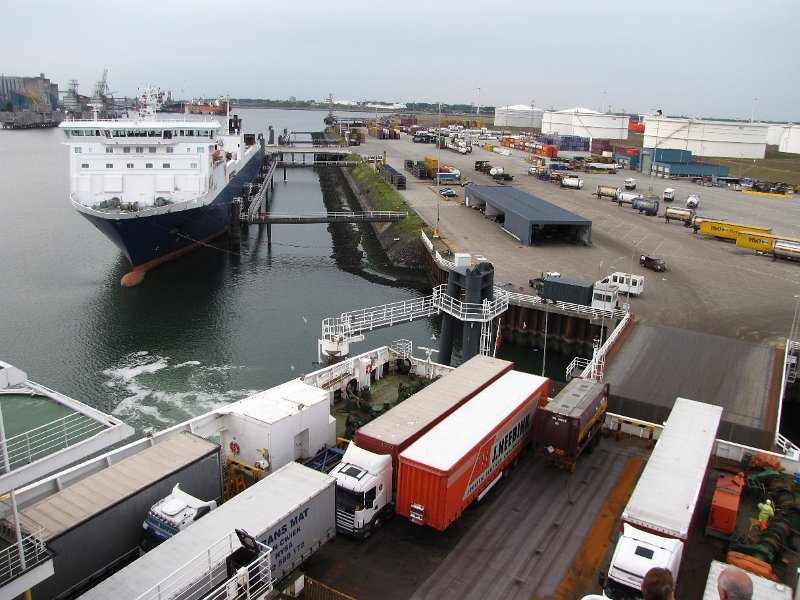 haven rotterdam_p en o kade.jpg - Zondagavond 12 juni. We zijn aan boord van de Pride of Hull. Één van de 2 veerboten van P&O die tussen Europoort en Hull varen.